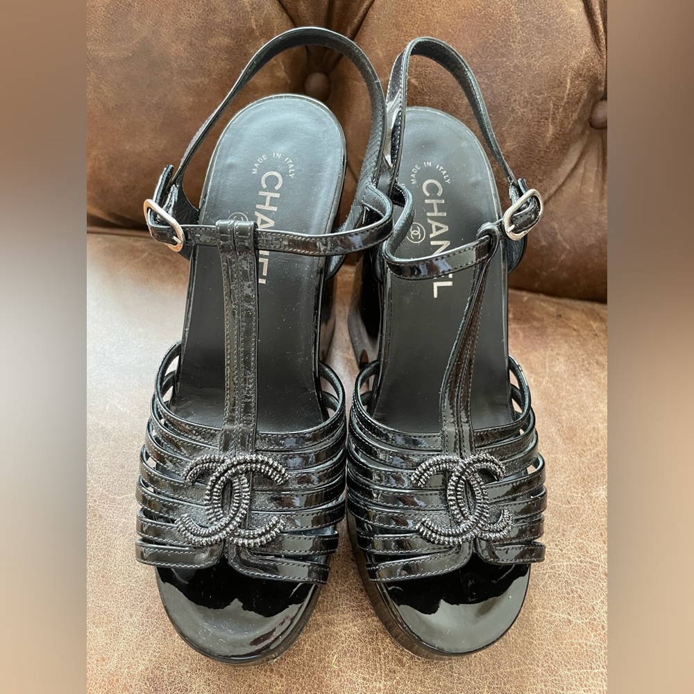 CHANEL wedges size 39